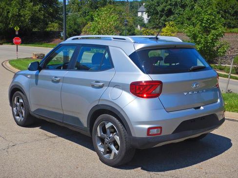 Used 2025 Hyundai Venue SEL FWD image 6