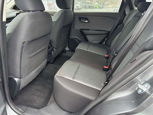 Used 2022 Nissan Rogue SV image 5