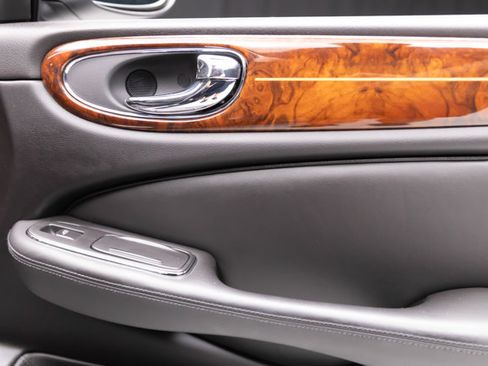 Used 2005 Jaguar XJ8 RWD image 53
