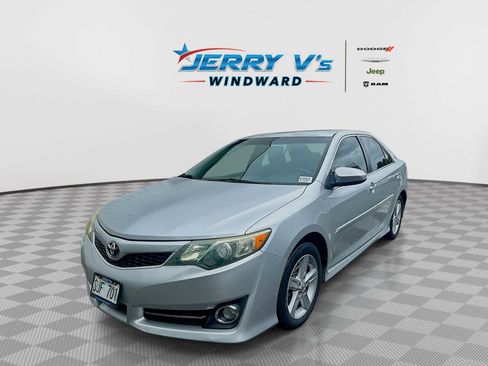 Used 2014 Toyota Camry SE FWD image 1
