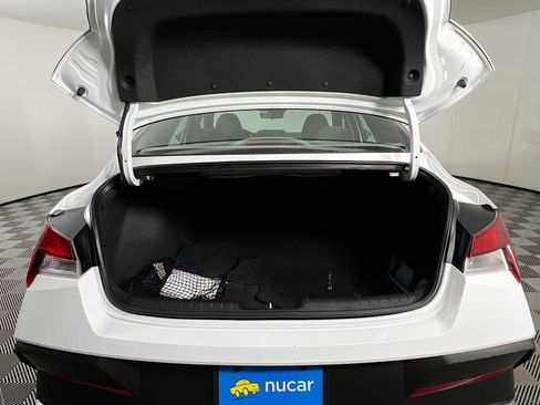 Certified 2024 Hyundai Elantra SE image 24