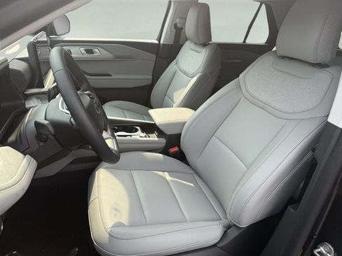 New 2026 Ford Explorer Active w/ Active Comfort Package AWD/4WD image 9