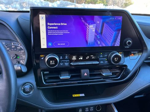 Used 2023 Toyota Highlander XSE image 16