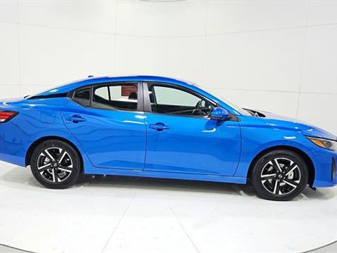Certified 2025 Nissan Sentra SV FWD image 9