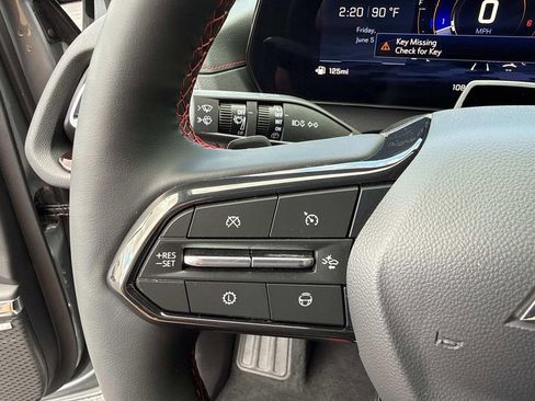 Used 2026 Chevrolet Traverse RS FWD image 32