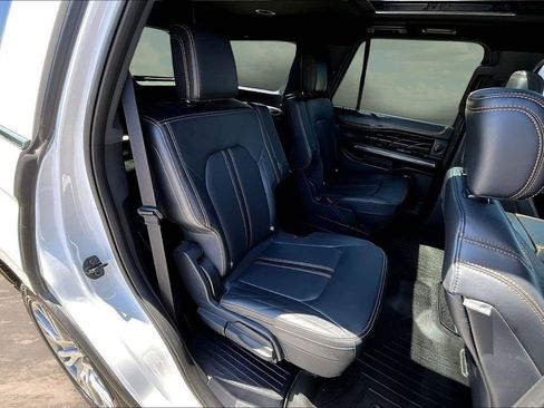 Used 2023 Ford Expedition Platinum image 27