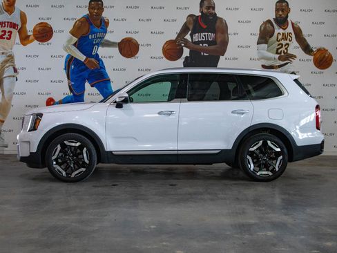 Used 2025 Kia Telluride S AWD/4WD image 18