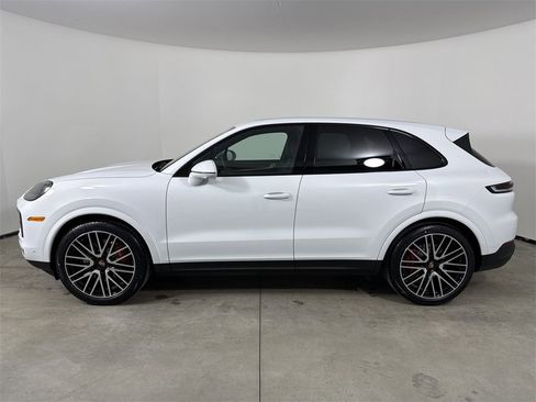 New 2026 Porsche Cayenne S image 2