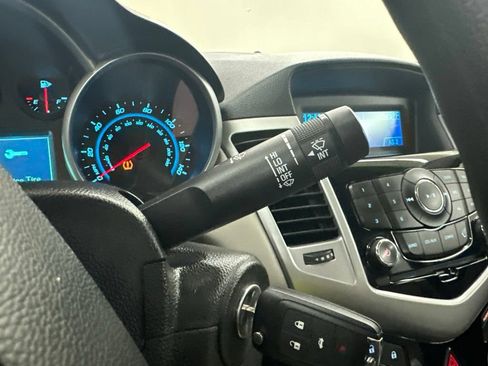 Used 2014 Chevrolet Cruze LS FWD image 40