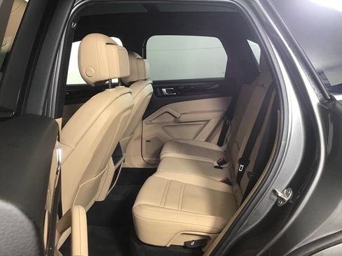 Certified 2022 Porsche Cayenne AWD/4WD image 25