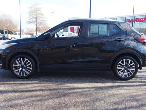 Used 2023 Nissan Kicks SV image 4