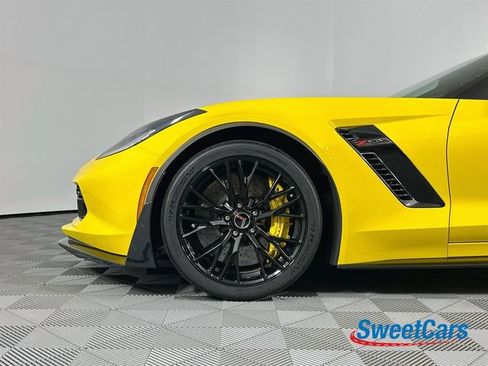 Used 2015 Chevrolet Corvette Z06 w/ 3LZ Preferred Equipment Group RWD image 43