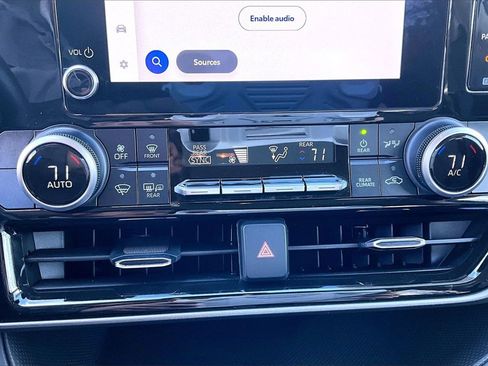 Used 2024 Toyota Highlander LE image 14