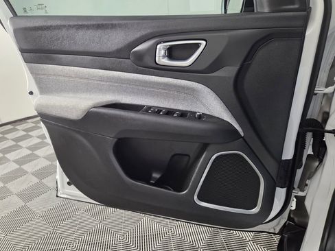 Certified 2022 Jeep Compass Latitude image 14