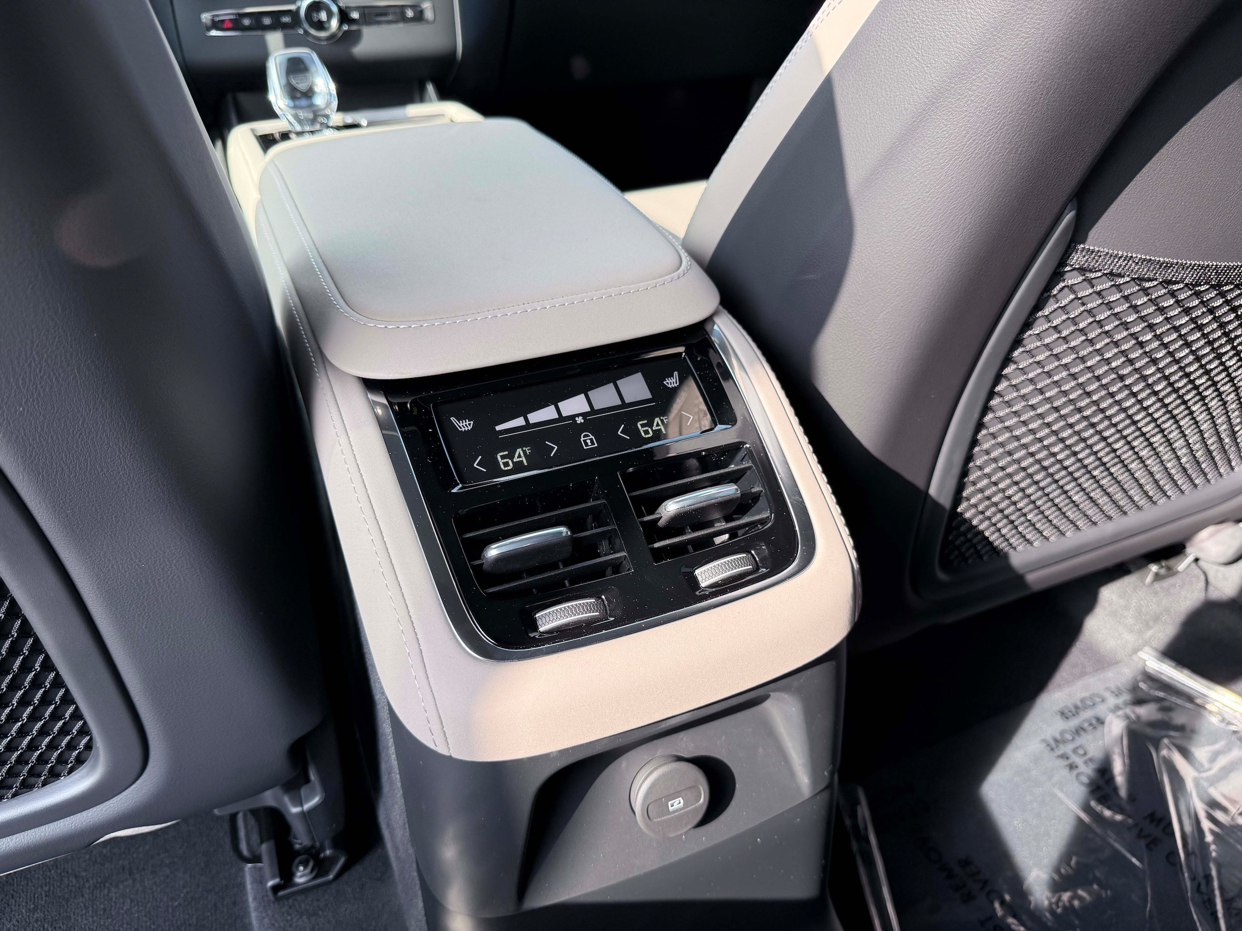 New 2026 Volvo XC90 T8 Ultra w/ Protection Package Premier AWD/4WD image 17