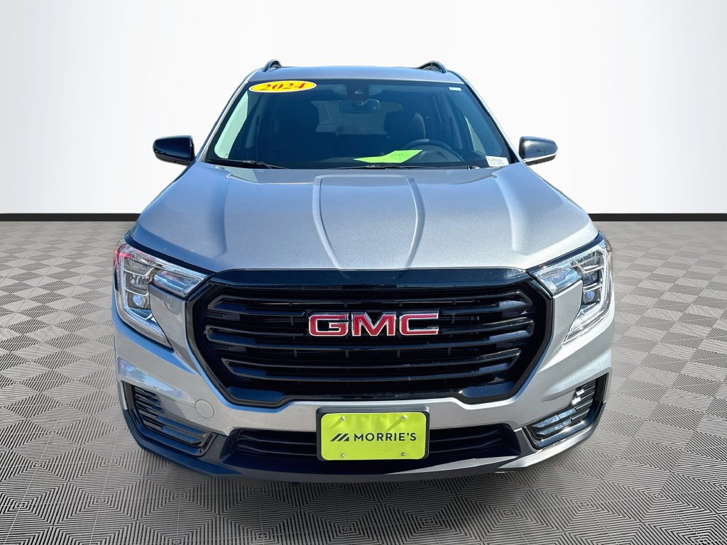 Used 2024 GMC Terrain SLE w/ Driver Convenience Package AWD/4WD image 2
