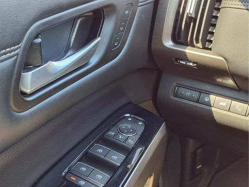 Used 2024 Nissan Pathfinder Platinum AWD/4WD image 17