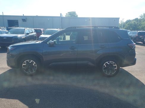 Used 2025 Subaru Forester Premium AWD/4WD image 5