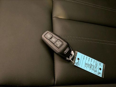 Used 2025 Audi Q5 Premium AWD/4WD image 15