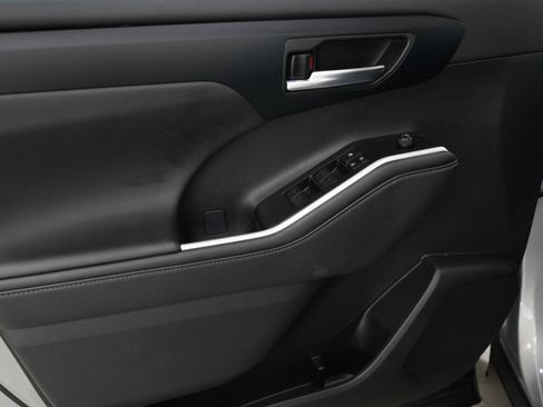 Used 2025 Toyota Highlander XSE image 23