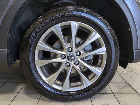 Used 2018 Toyota RAV4 Limited w/ Advanced Technology Package AWD/4WD image 27
