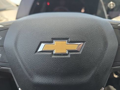 Used 2025 Chevrolet Trax LT w/ LT Convenience Package FWD image 5