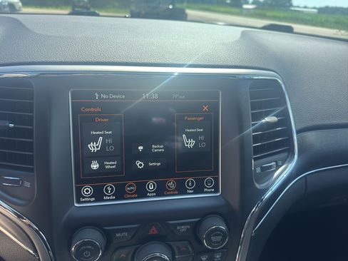 Used 2018 Jeep Grand Cherokee Limited AWD/4WD image 25