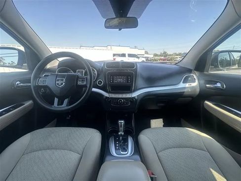 Used 2017 Dodge Journey SXT w/ Comfort/Convenience Group image 17