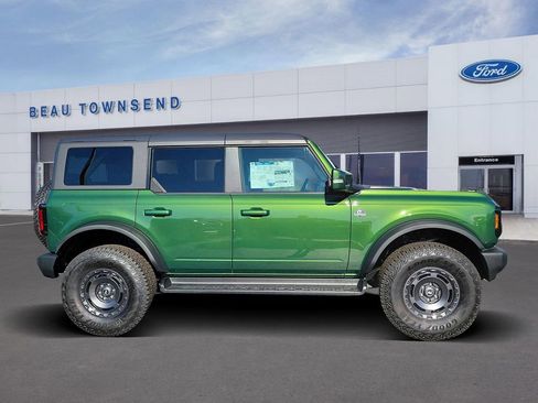 New 2025 Ford Bronco Outer Banks w/ Sasquatch Package image 3