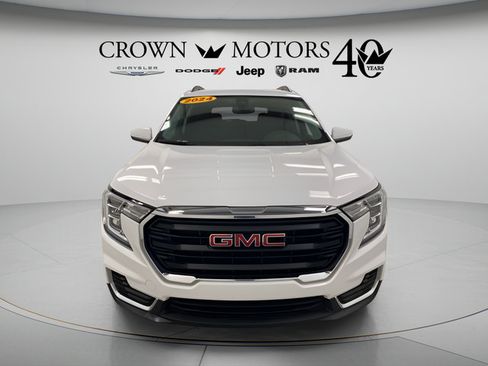 Used 2024 GMC Terrain SLE w/ Driver Convenience Package AWD/4WD image 2
