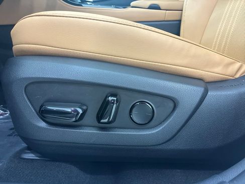 Used 2025 Lexus NX 250 FWD w/ Towing Package (2000 Lbs) image 17