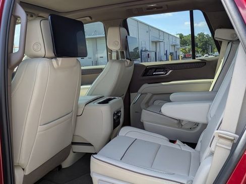 Used 2025 GMC Yukon Denali w/ Denali Reserve Package AWD/4WD image 10
