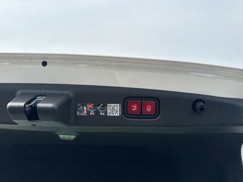 Certified 2025 Mercedes-Benz E 350 4MATIC Sedan image 27