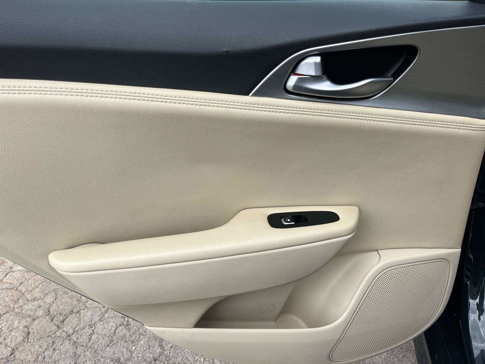 Used 2022 Kia Stinger GT1 RWD image 19
