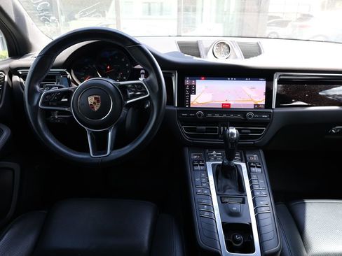 Used 2020 Porsche Macan image 23