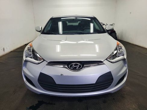 Used 2016 Hyundai Veloster FWD image 2