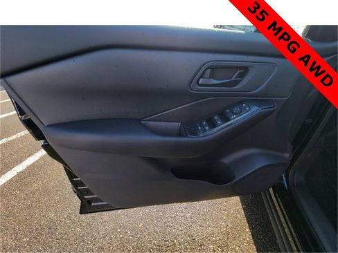 New 2025 Nissan Rogue S image 18