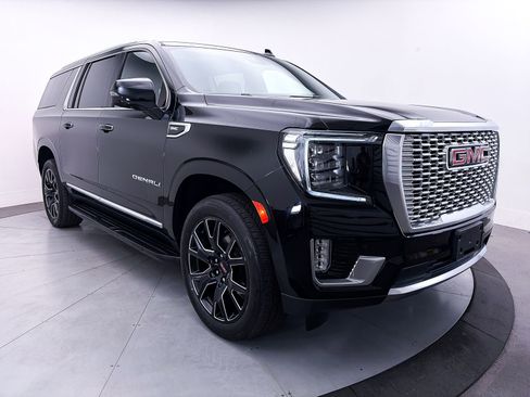 Used 2023 GMC Yukon XL Denali AWD/4WD image 11