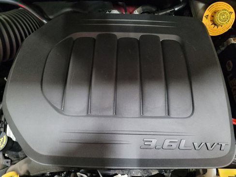 Used 2019 Dodge Grand Caravan SE image 30