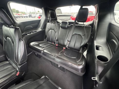 Used 2025 Chrysler Pacifica Select FWD image 10