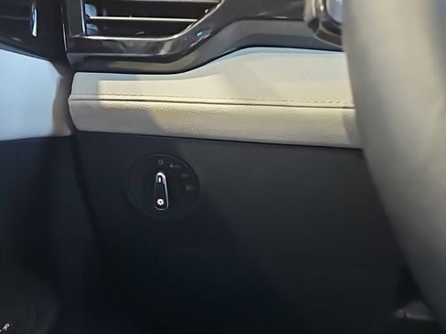 Used 2025 Volkswagen Taos S image 33