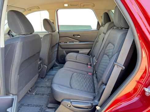 Used 2022 Nissan Pathfinder SV image 37