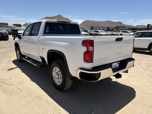 Used 2024 Chevrolet Silverado 2500 LT AWD/4WD image 3