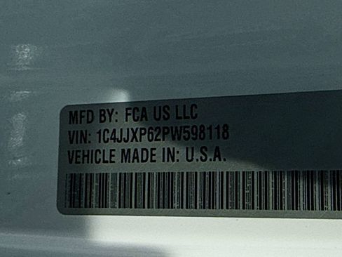 Used 2023 Jeep Wrangler Unlimited Sahara AWD/4WD image 36