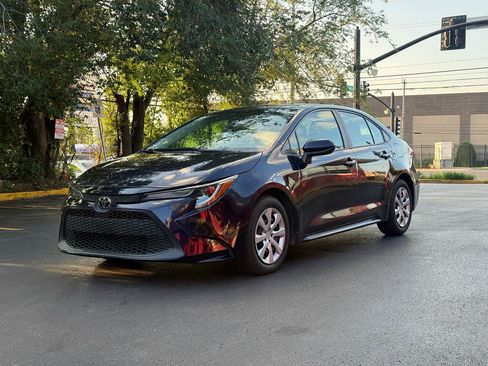 Used 2021 Toyota Corolla LE FWD image 4