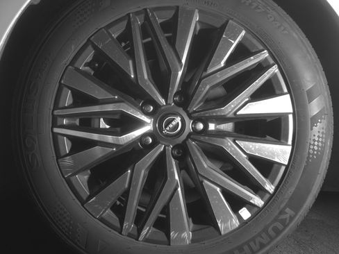 Used 2025 Nissan Altima 2.5 SV FWD image 12