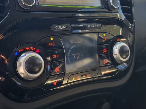 Used 2015 Nissan Juke SL image 28