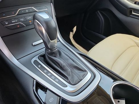 Used 2018 Ford Edge SEL w/ Equipment Group 201A FWD image 25