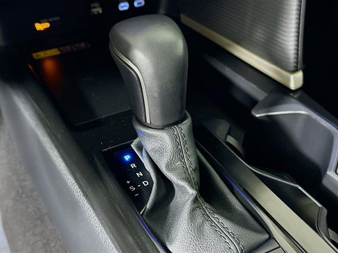 Used 2025 Toyota Camry SE w/ Multimedia Upgrade Package image 21