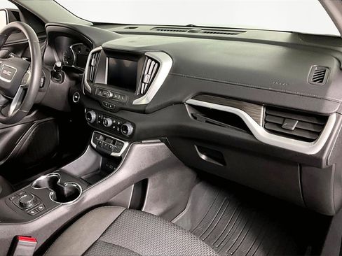 Used 2024 GMC Terrain SLE w/ Driver Convenience Package image 25